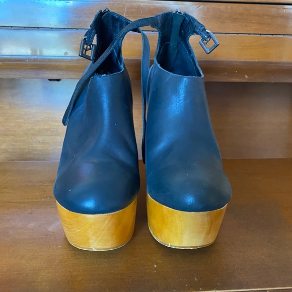 Messeca New York 5” platforms, size 9 - Picture 2 of 7